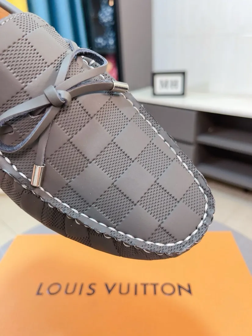 Men's men's shoes💰400🌹🌹[LV Louis Vuitton] New men's beanie shoes💝💝.. Top-grade imported cowhide embossed➕Comfortable leather lining. It is extremely skin-friendly and comfortable, feels very delicate, and the shape is very correct! Perfectly reflects the three-dimensional sense, code number: 38-44